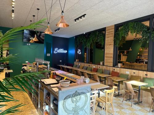 Restaurant, CALM Appart' & Hostel in Lille City Center