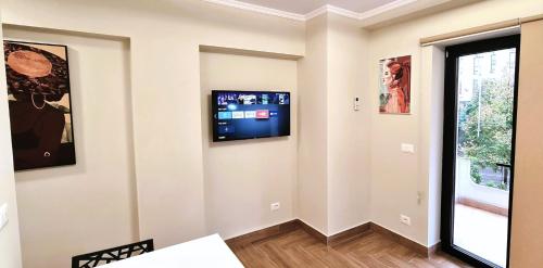 2V1 - Center apartment 1, Tirana (photo 8)