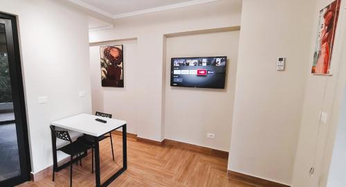 2V1 - Center apartment 1, Tirana (photo 7)