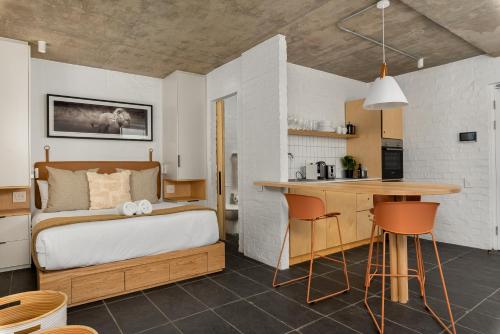 Westwind Light & Bright Luxury Apartment - Tap to explore photos