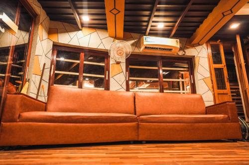 Deluxe Room A/C Timings 8 pm to 6 am image 8