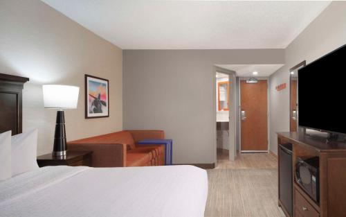 Hampton Inn Evansville - image 12