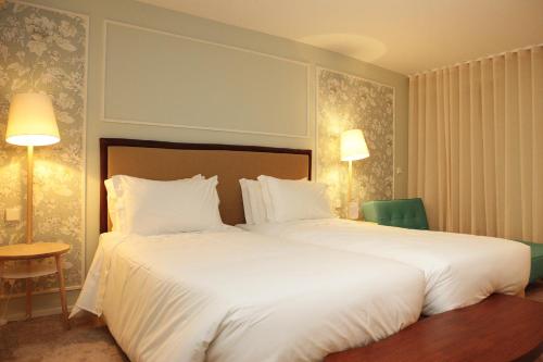 Double or Twin Room with Terrace image 10