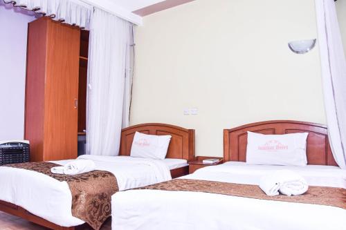 2 twin beds