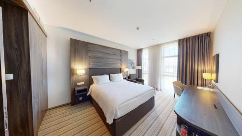 room detail thumbnail 1