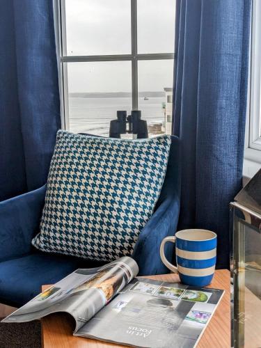 Deluxe Double Room with Side Sea View image 5