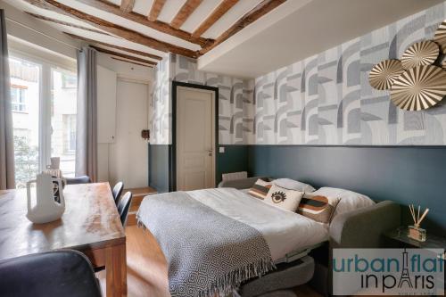 02 - Pretty 4BDR Flat in Paris - Tap to explore photos