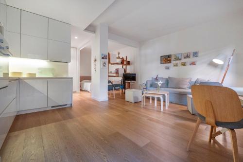 Spitaki-Kolonaki, an exquisite spacious studio, Athen (Foto 2)