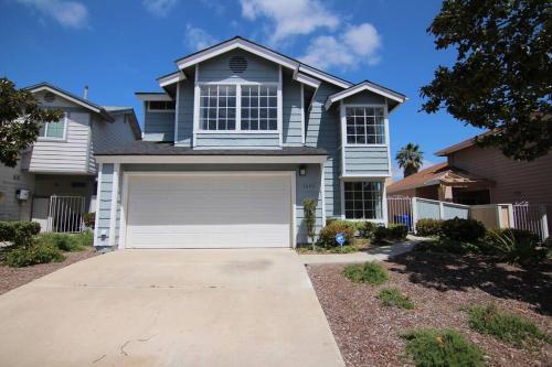 Relaxing Retreat - 3 bdrm 2.5 bath house - sleeps up to 10! in San Diego, USA