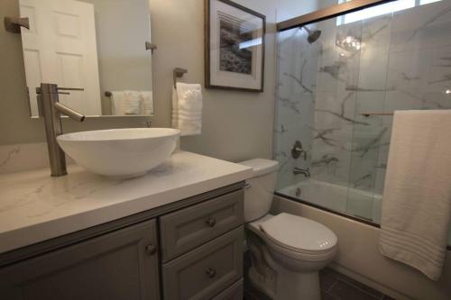 Relaxing Retreat - 3 bdrm 2.5 bath house - sleeps up to 10! in San Diego, USA