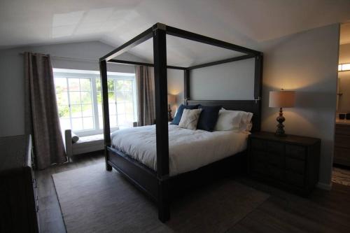 Relaxing Retreat - 3 bdrm 2.5 bath house - sleeps up to 10! in San Diego, USA