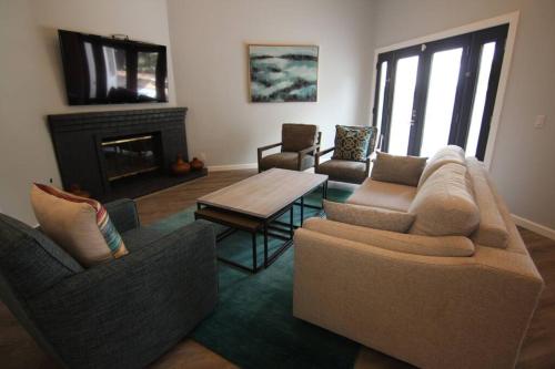 Relaxing Retreat - 3 bdrm 2.5 bath house - sleeps up to 10! in San Diego, USA