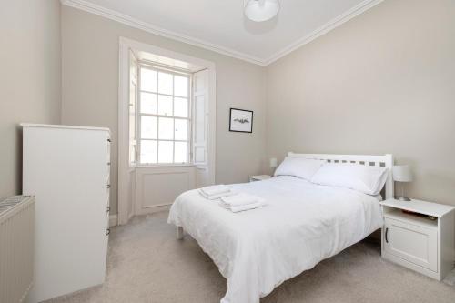 Elegant 2-bedroom Apartment in Edinburgh City Centre
