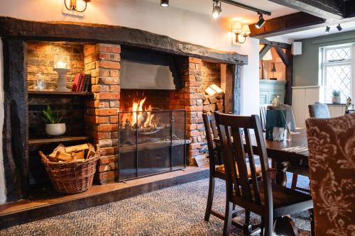 Ресторан, The Bears Head by Innkeeper's Collection in Сендбеч