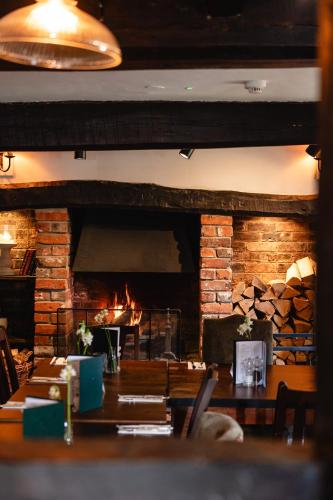 Ресторан, The Bears Head by Innkeeper's Collection in Сендбеч