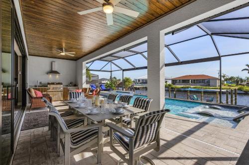 It's a GOLD RUSH! Paddleboard, Kayak, Saltwater Pool & Spa - Villa Sea'n Coastal View - Roelens in Burnt Store Marina (FL)