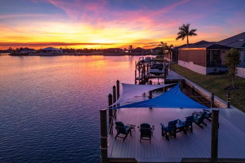 It's a GOLD RUSH! Paddleboard, Kayak, Saltwater Pool & Spa - Villa Sea'n Coastal View - Roelens in Burnt Store Marina (FL)