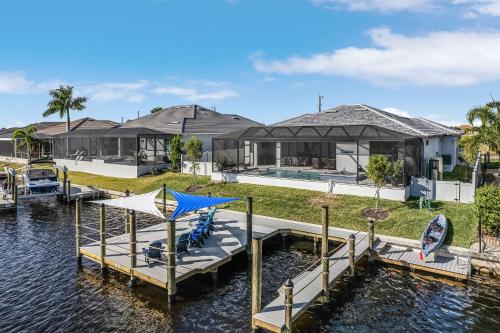 It's a GOLD RUSH! Paddleboard, Kayak, Saltwater Pool & Spa - Villa Sea'n Coastal View - Roelens in Burnt Store Marina (FL)