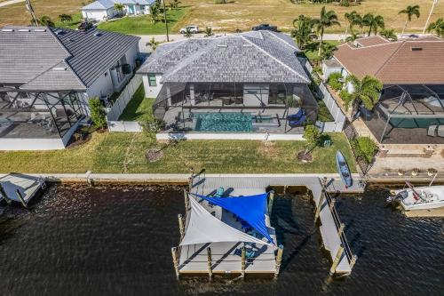 It's a GOLD RUSH! Paddleboard, Kayak, Saltwater Pool & Spa - Villa Sea'n Coastal View - Roelens in Burnt Store Marina (FL)