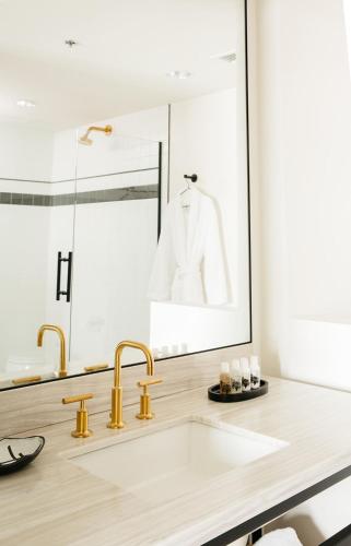 504697790 Hotel Emeline