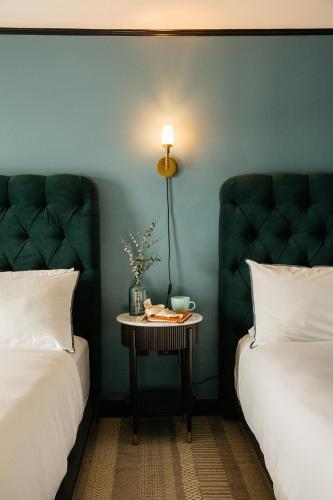 504697792 Hotel Emeline