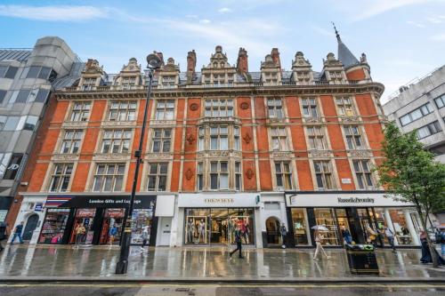 Luxurious Apartments on Oxford Street - image 4