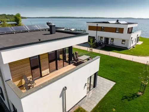 Hangar 19 Luxusapartment mit Sauna, Kamin, Dachterrasse und Seeblick H5W3 in Schwerin, Deutschland