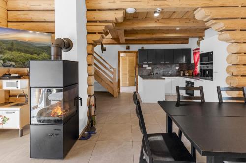 4 bedrooms, 14 beds