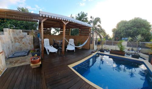 Maison meublée F2 avec vue et piscine