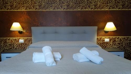 Central Rooms Room Type - Classic Triple Room