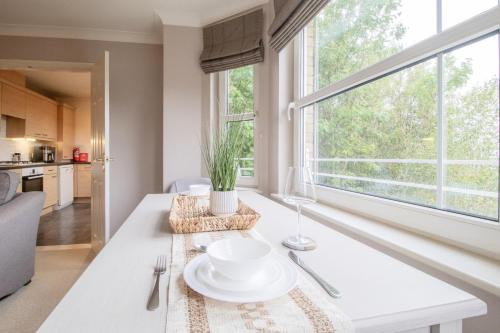 Garden View Nook-2 bed apartment in แฮมิลตัน