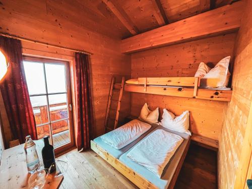 1 double bed, 1 twin bed