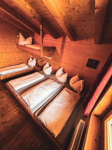 1 king bed, 1 twin bed, 1 bunk bed