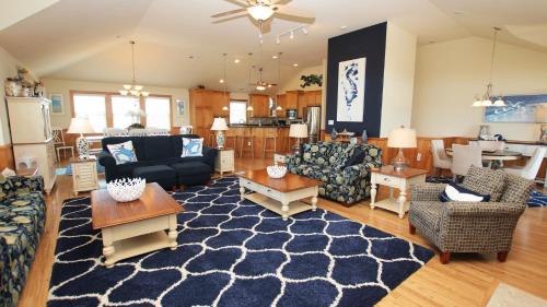 Oceanside, Pool with Poolside Bar, Rec Room, Hot Tub, Sun Decks, SS8, Group Therapy, Southern Shores (фото 5)