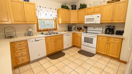 Oceanside, Private Pool, Golf Cart, Bar, Hot Tub, Rec Rm, SS4, Sunning Your Bunns, Southern Shores (photo 9)