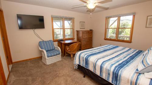 T1, Sailaway- Semi-Oceanfront, Private Pool, Poolside Bar, Hot Tub, Ocean Views, Dogs Welcome! T1, Sailaway- Semi-Oceanfront, Private Pool, Poolside Bar, Hot Tub, Ocean Views, Dogs Welcome!