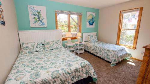 T1, Sailaway- Semi-Oceanfront, Private Pool, Poolside Bar, Hot Tub, Ocean Views, Dogs Welcome! T1, Sailaway- Semi-Oceanfront, Private Pool, Poolside Bar, Hot Tub, Ocean Views, Dogs Welcome!