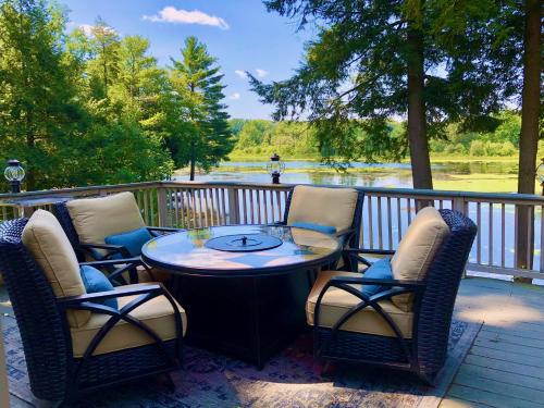 . Li'l Love Inn: Magical Sunsets, Quiet, Cozy, Waterfront