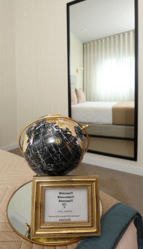 Hotel America - image 14