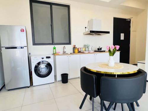 Urban Suites l 7pax 3R2B A l Cityview l Georgetown