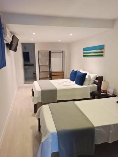 1 double bed, 1 twin bed