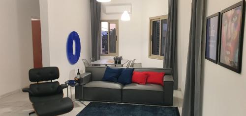 BLUE LUXURY APARTMENT (BREAKBOOKING CY-SERVICES LTD)