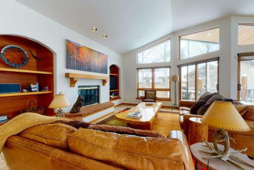 Tranquil Family Home On Creek in Vail, USA