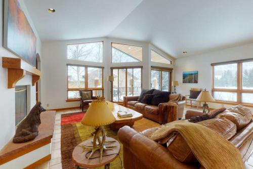 Tranquil Family Home On Creek in Vail, USA