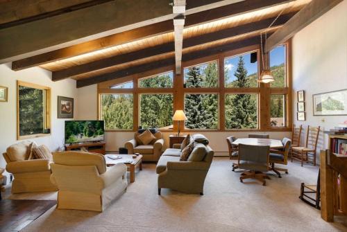 5016 Main Gore Drive in Vail, USA