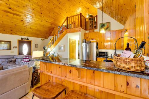 Smoky Mountain Cabin with Fire Pit Hike and Fish! in 迪拉德
