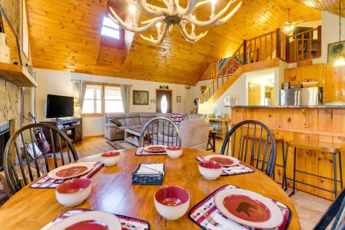 Smoky Mountain Cabin with Fire Pit Hike and Fish! in 迪拉德