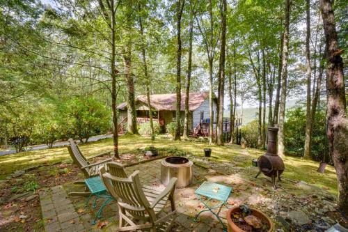 Highlands Haven Fireplace, Deck and Mountain Views! in Highlands, USA
