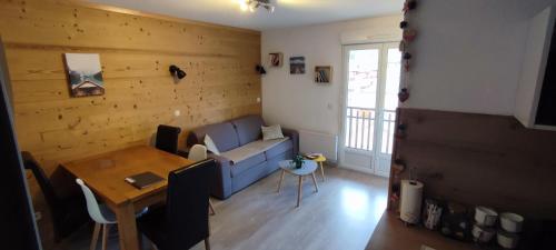 Joli T2 + coin montagne + Garage - Location saisonnière - Briançon