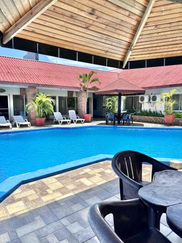 Zwembad, Hotel La Quinta in La Ceiba